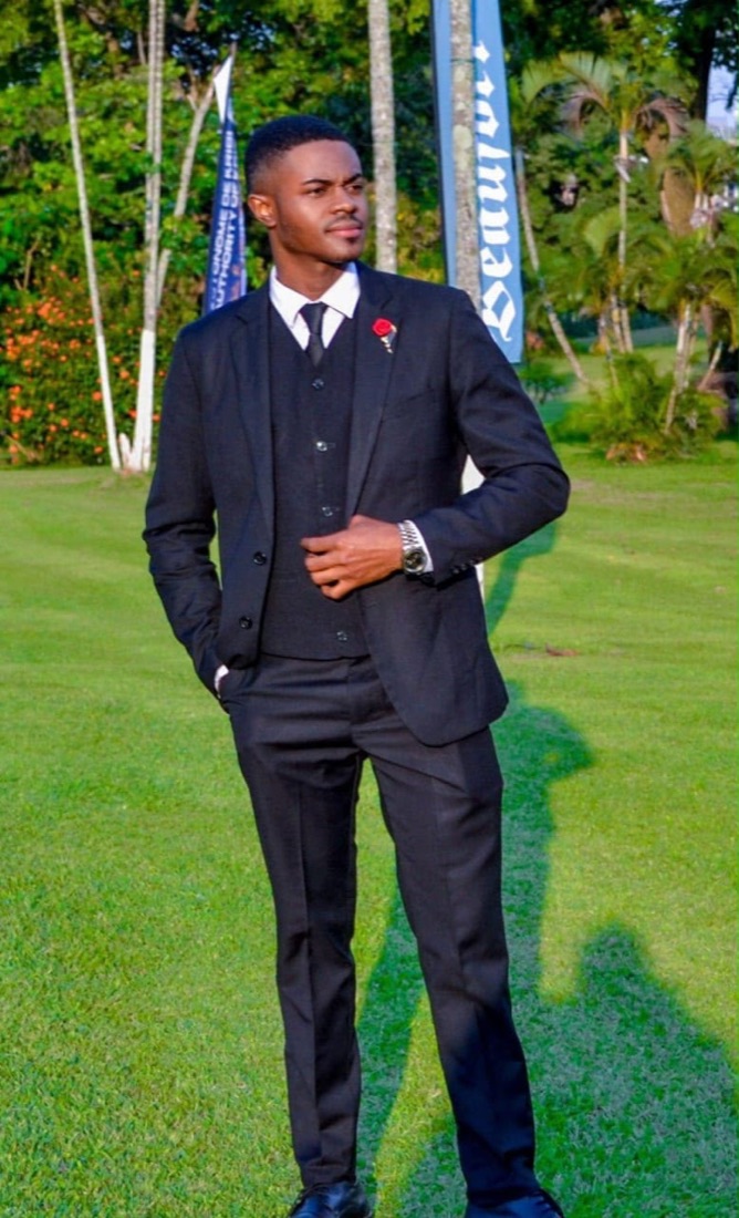 Gervais Engama en costume